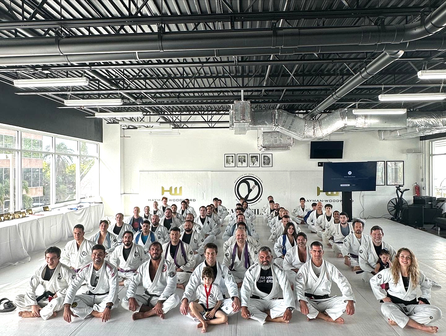 Gama Filho students and instructors together on the mat
