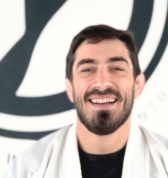 Coach and manager Maxwell Campbell training at Gama Filho Martial Arts